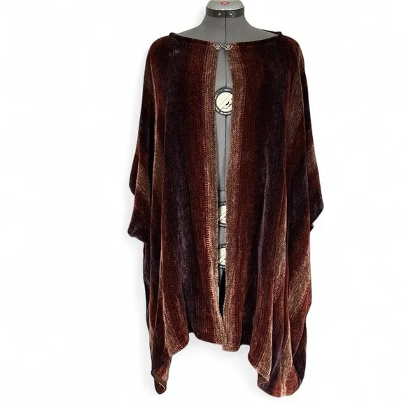Handwoven brown chenille wrap with armholes - Picture 2 of 6